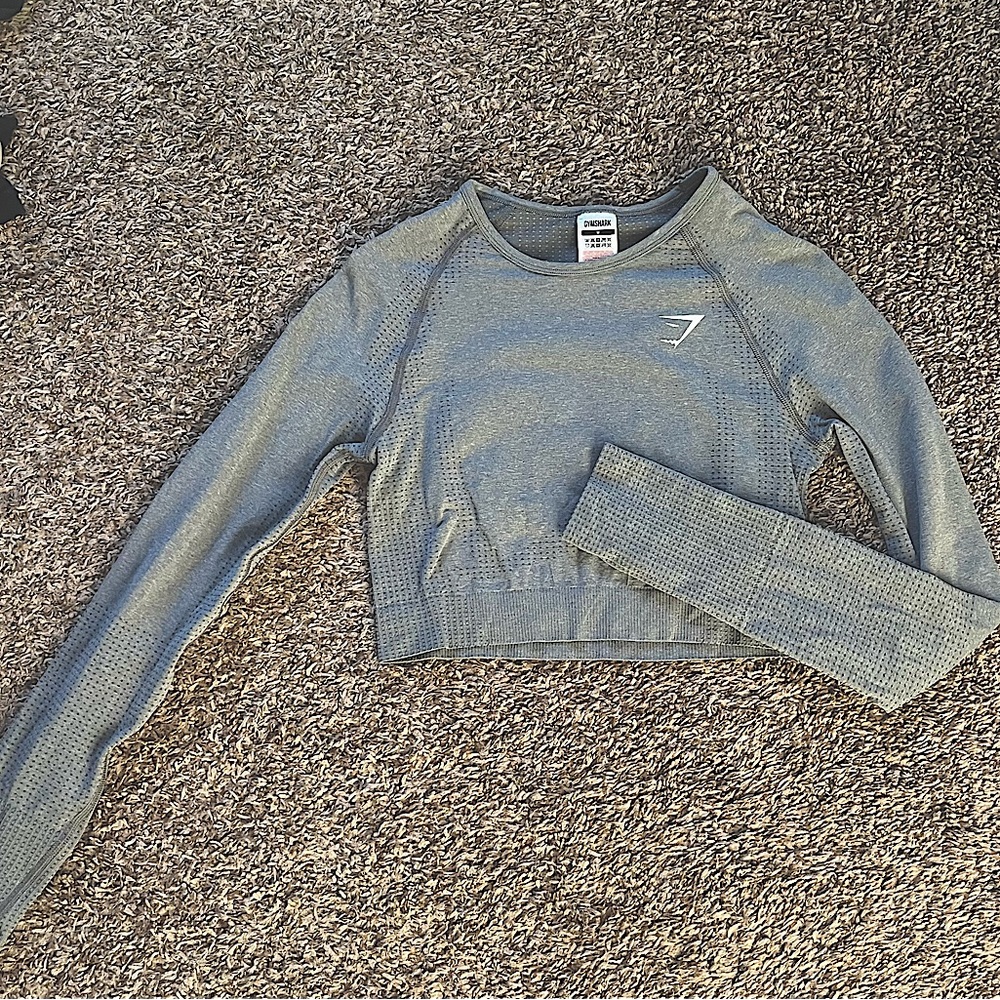 Long sleeve croped GymShark shirt